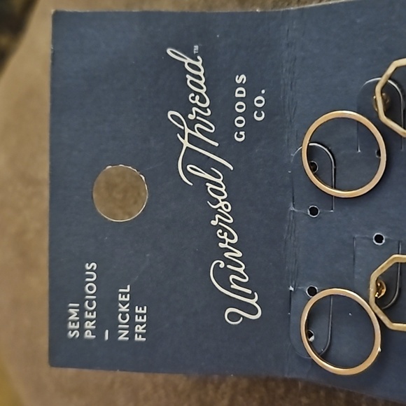 3/$20 UNIVERSAL THREAD Goldtone Hexagon Post Earrings - Picture 3 of 4